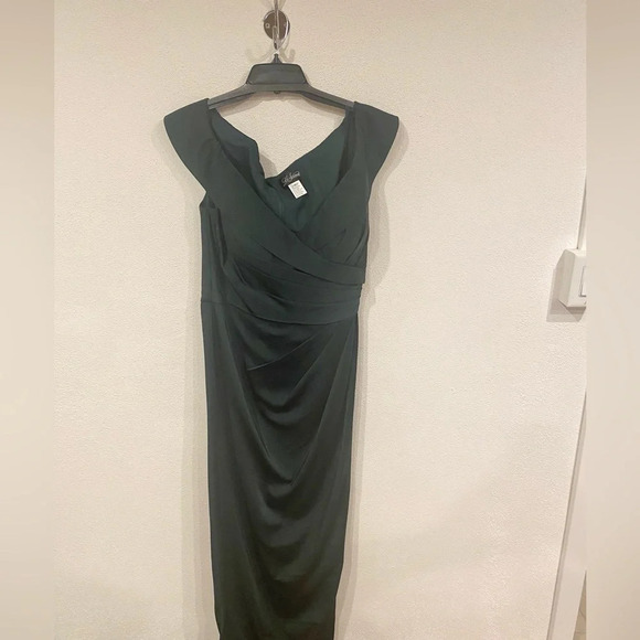 NWT La Femme Surplice Off the Shoulder Column Gown in Emerald Size 12 - Picture 2 of 4